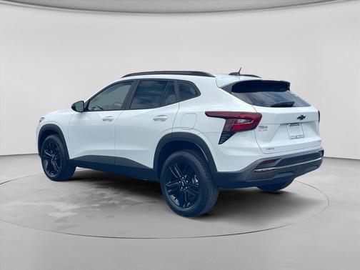 Summit White 2026 Chevrolet Trax ACTIV