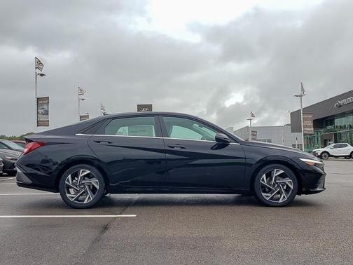 Black 2025 Hyundai ELANTRA Limited