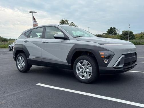Gray 2027 Hyundai KONA SE