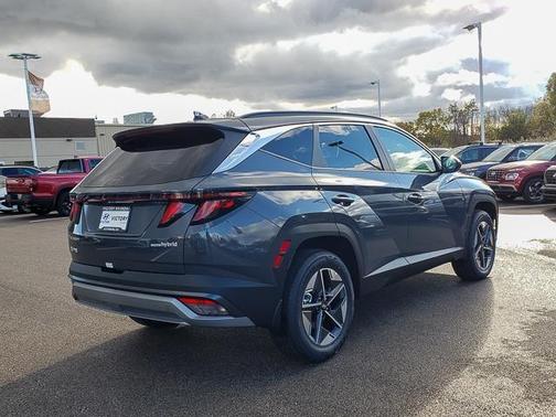 2026 Hyundai TUCSON Hybrid SEL