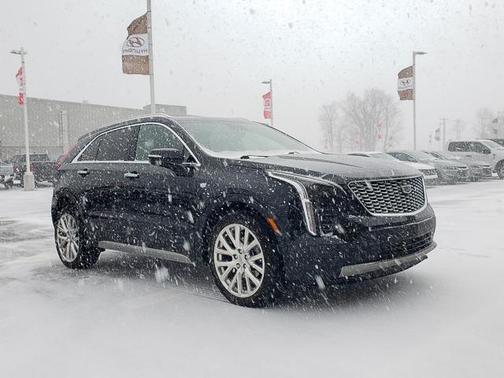 2023 Cadillac XT4 Premium Luxury