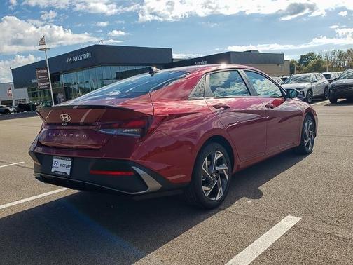 2025 Hyundai ELANTRA SEL Sport