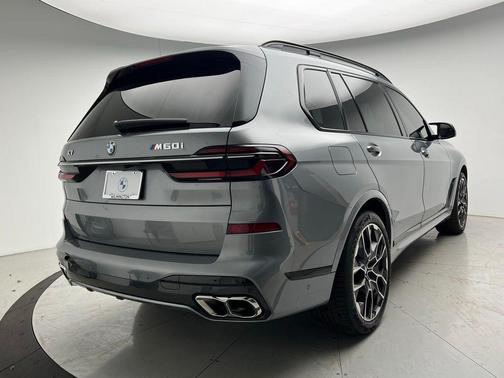 2023 BMW X7 M60i