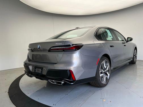 2024 BMW 760 xDrive