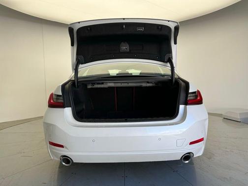 2025 BMW 330 i