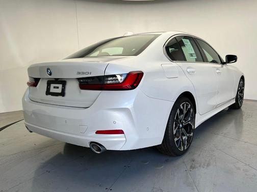 2025 BMW 330 i