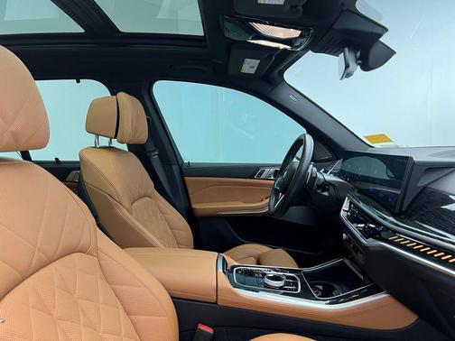 2024 BMW X5 M60i