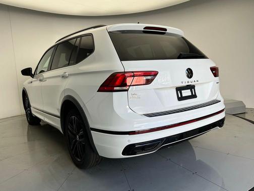 2022 Volkswagen Tiguan 2.0T SE R-Line Black 4MOTION
