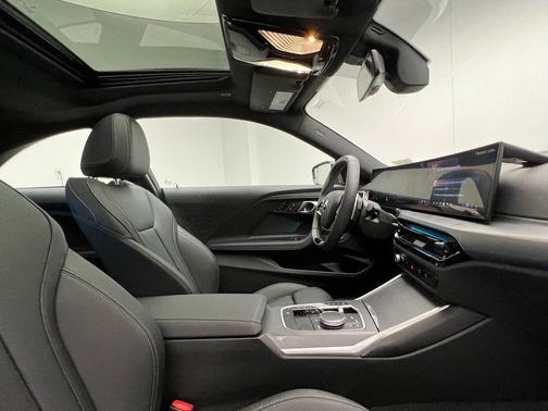 2025 BMW 230 230i