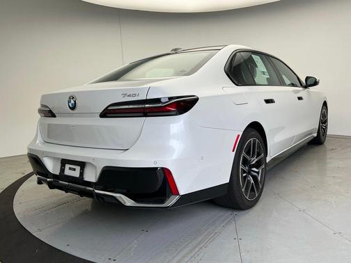 2024 BMW 740 740i