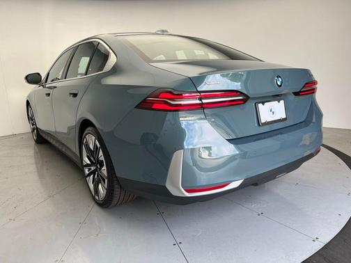 2024 BMW 540 i xDrive