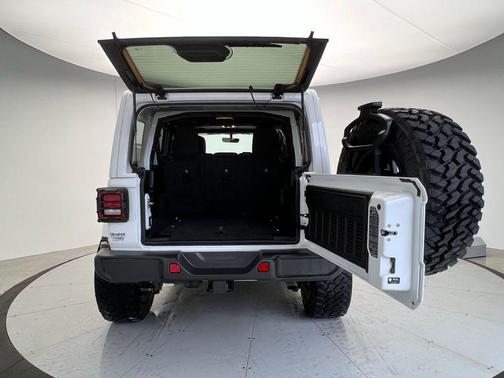 2023 Jeep Wrangler 4-Door Sahara 4x4