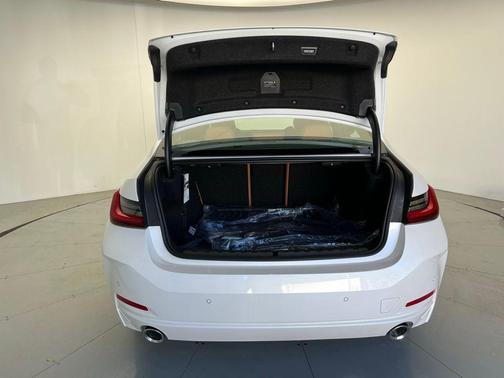 2025 BMW 330 i