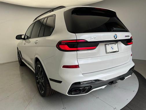 2025 BMW X7 M60i