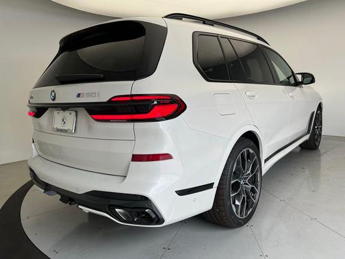 2025 BMW X7 M60i