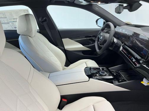 2025 BMW 530 i
