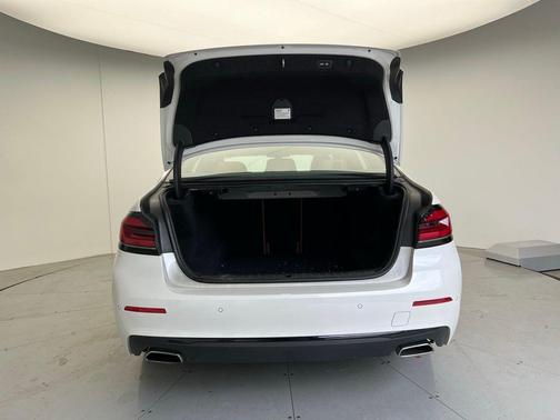 2022 BMW 540 i
