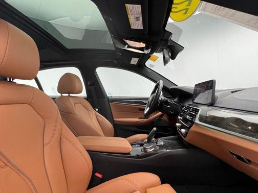 2022 BMW 540 i
