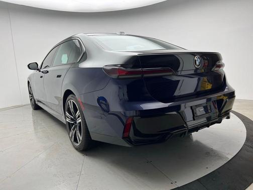 2023 BMW 740 i