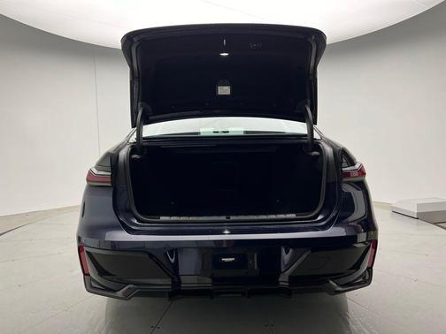 2023 BMW 740 i