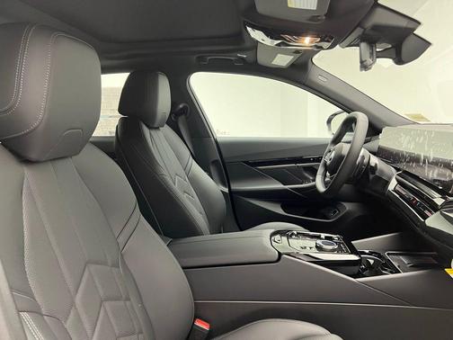 2025 BMW 530 i