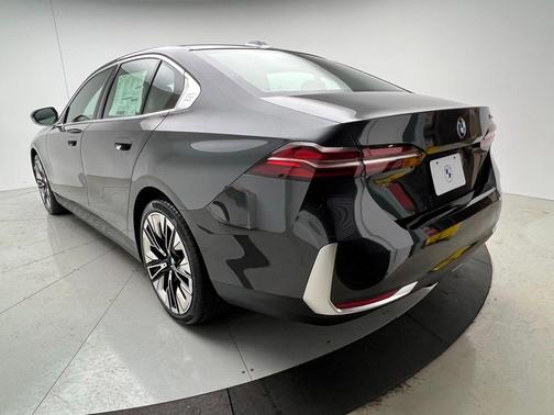 2025 BMW 530 i