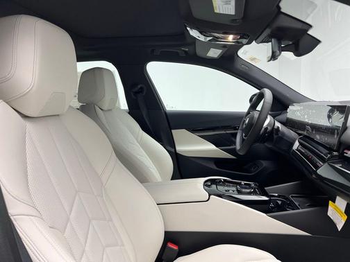 2025 BMW 530 i