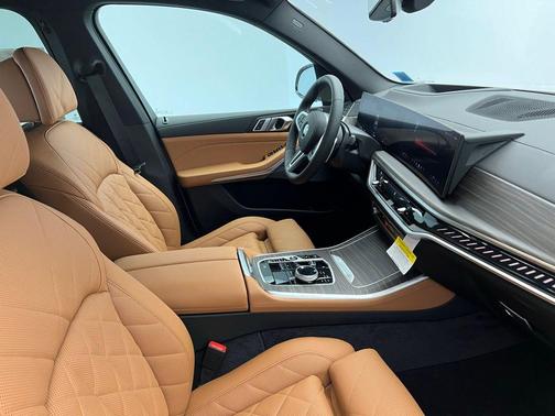 2025 BMW X5 M60i