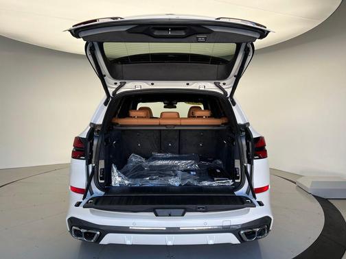 2025 BMW X5 M60i