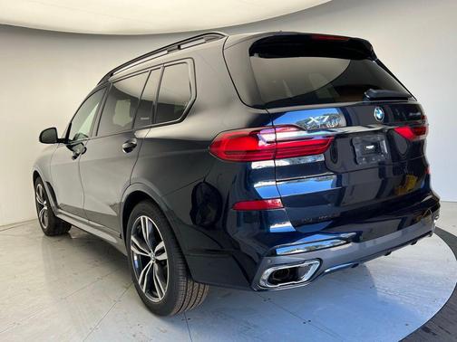 2022 BMW X7 