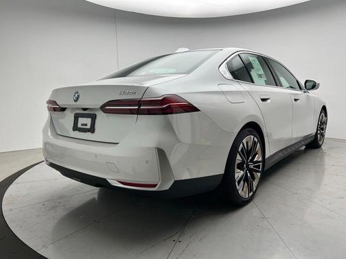 2025 BMW 530 i