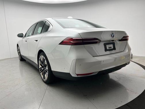 2025 BMW 530 i