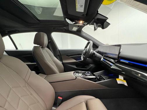 2025 BMW 530 i