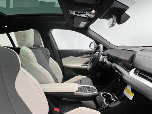 2025 BMW X2 xDrive28i