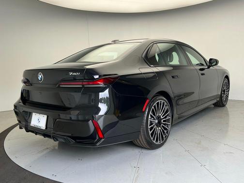 2026 BMW 740 i