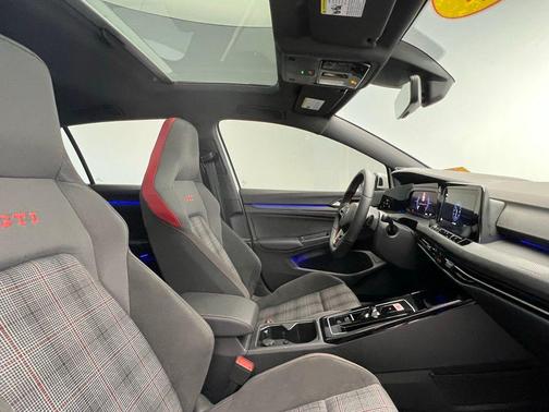 2024 Volkswagen Golf GTI 2.0T SE DSG