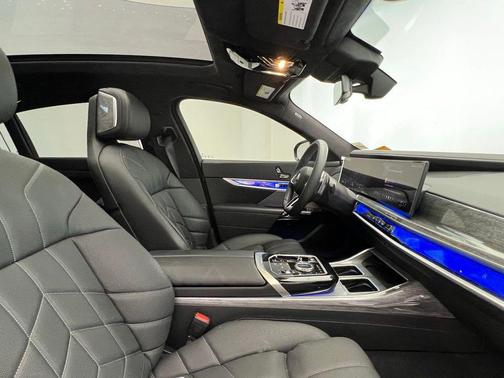 2024 BMW 740 740i