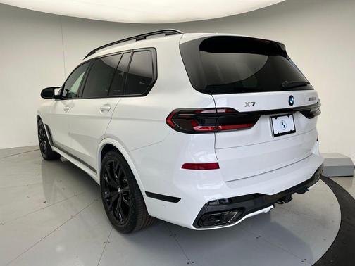 2025 BMW X7 M60i
