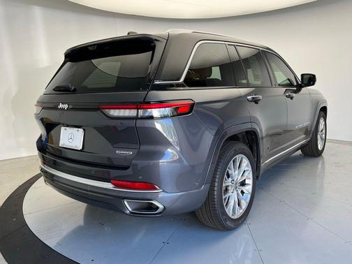2022 Jeep Grand Cherokee Summit