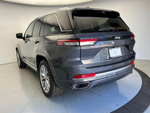 2022 Jeep Grand Cherokee Summit