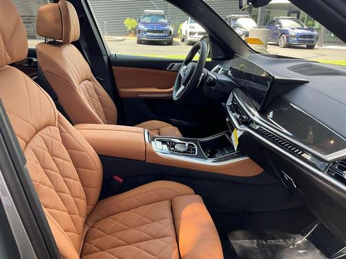 2025 BMW X5 M60i