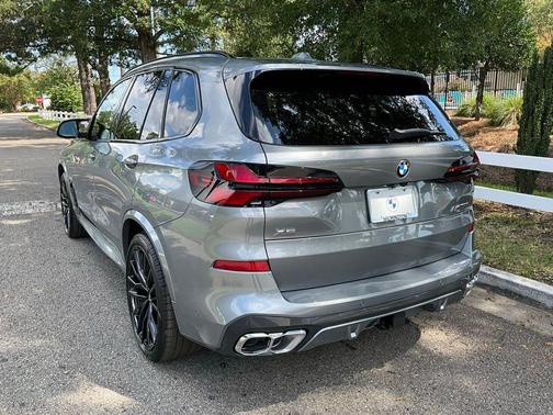 2025 BMW X5 M60i