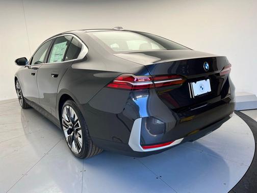 2025 BMW 530 i