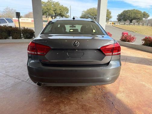 2012 Volkswagen Passat 2.5 SE