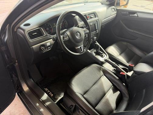 Platinum Gray Metallic 2014 Volkswagen Jetta TDI