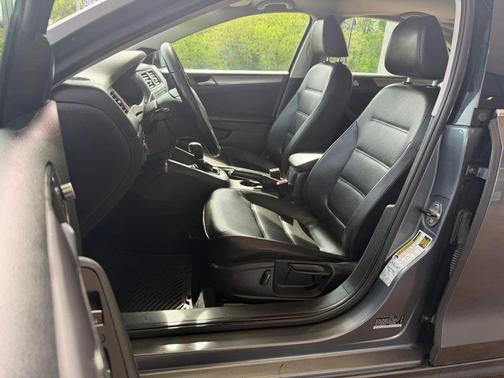 Platinum Gray Metallic 2014 Volkswagen Jetta TDI