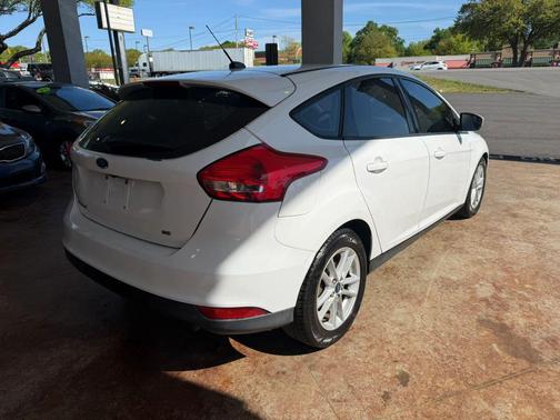 Oxford White 2018 Ford Focus SE