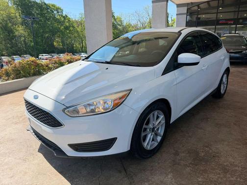 Oxford White 2018 Ford Focus SE