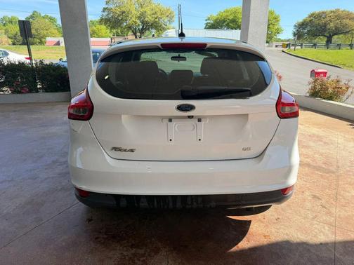 Oxford White 2018 Ford Focus SE