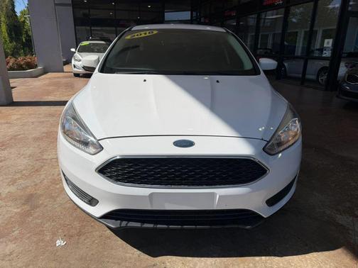 Oxford White 2018 Ford Focus SE